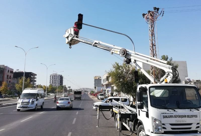 Kaldırılan üst geçit yerine akıllı sinyalize sistemi
