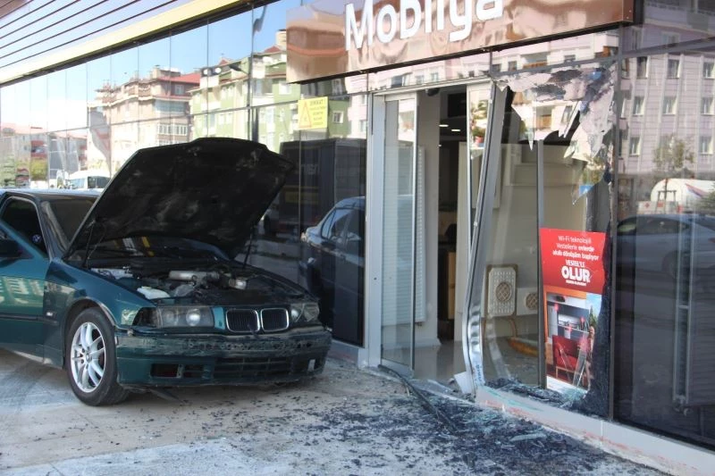 Feci kazayı demir parmaklıklar engelledi
