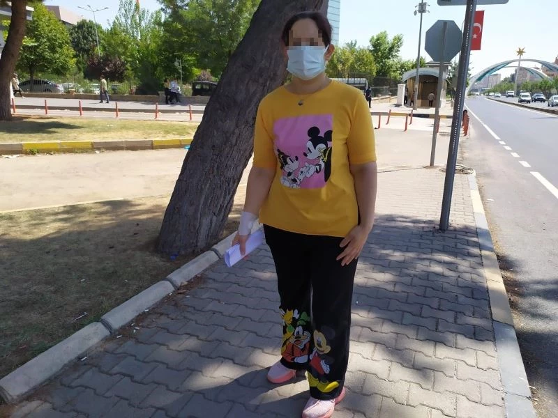 Boşanmak istediği kocası tarafından bıçaklandı
