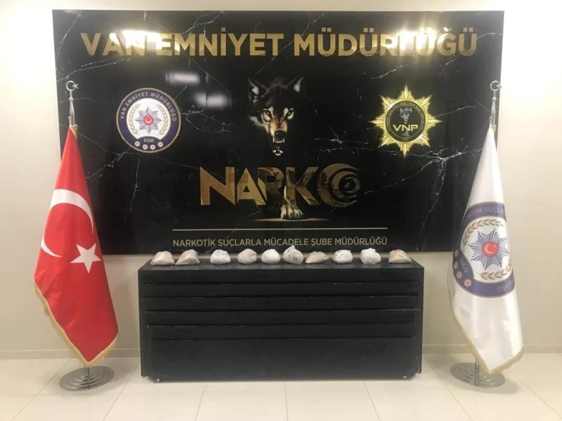 Van’da bir şahsın üzerinde ve eşyalarında 11 kilo eroin maddesi ele geçirildi
