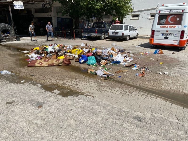 Finike’de geri dönüşüm aracında çıkan yangın korkuya sebep oldu
