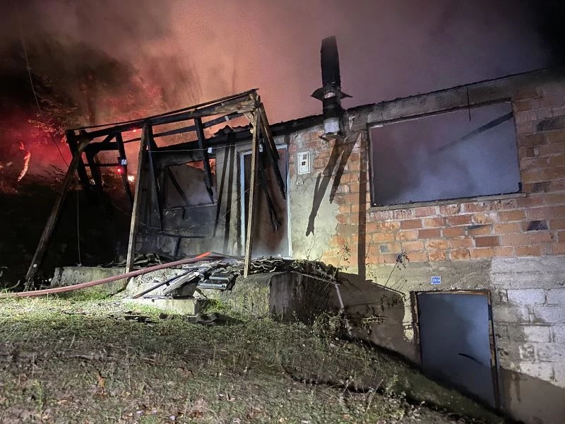 Yangına uykuda yakalandı canını son anda kurtardı
