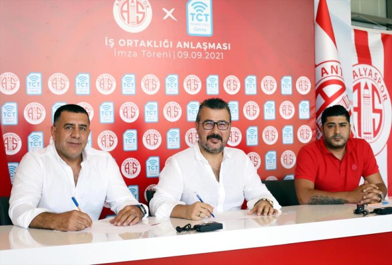 Antalyaspor ile Tourist Cell Turkey arasında sponsorluk anlaşması imzalandı