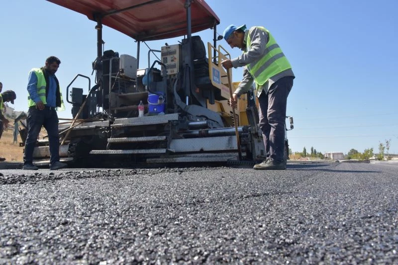 Aliağa’da Güzelhisar Caddesi asfaltlanıyor
