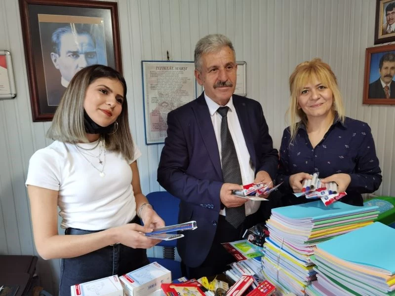 İki arkadaş ’İyiliğe dönüştür’ dedi, 75 öğrenciye destek oldu
