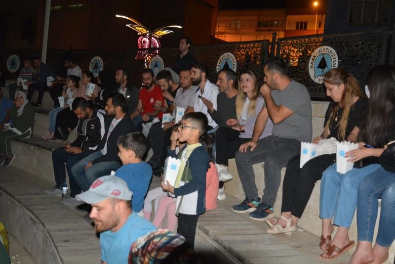 Hakkari Belediyesi halka Vizontele filmini izlettirdi
