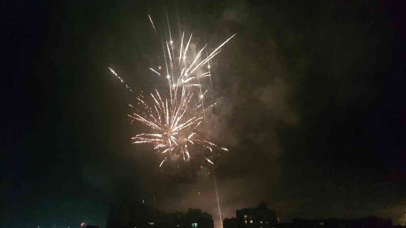 Kosova’da vatandaşlar yeni yılı havai fişeklerle karşıladı
