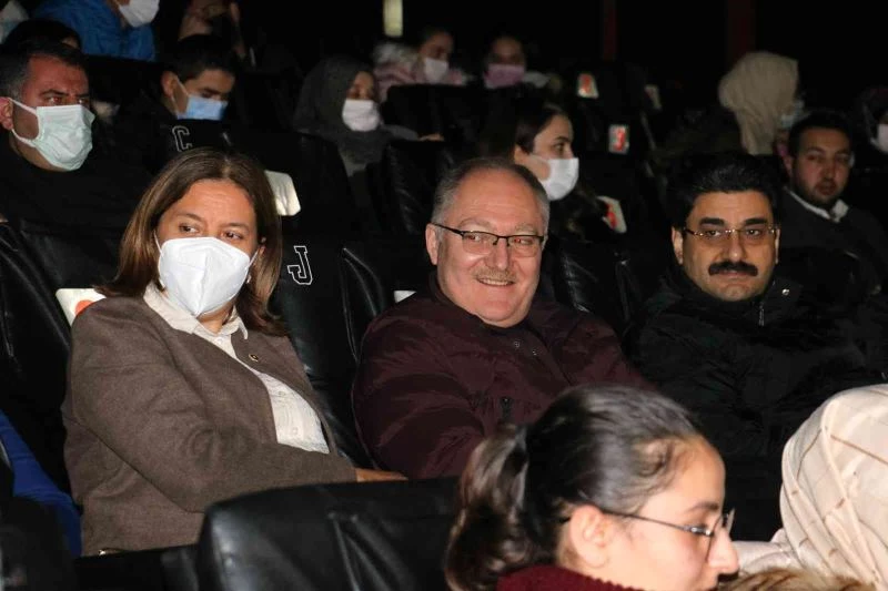 Vatandaşlar o filme akın etti
