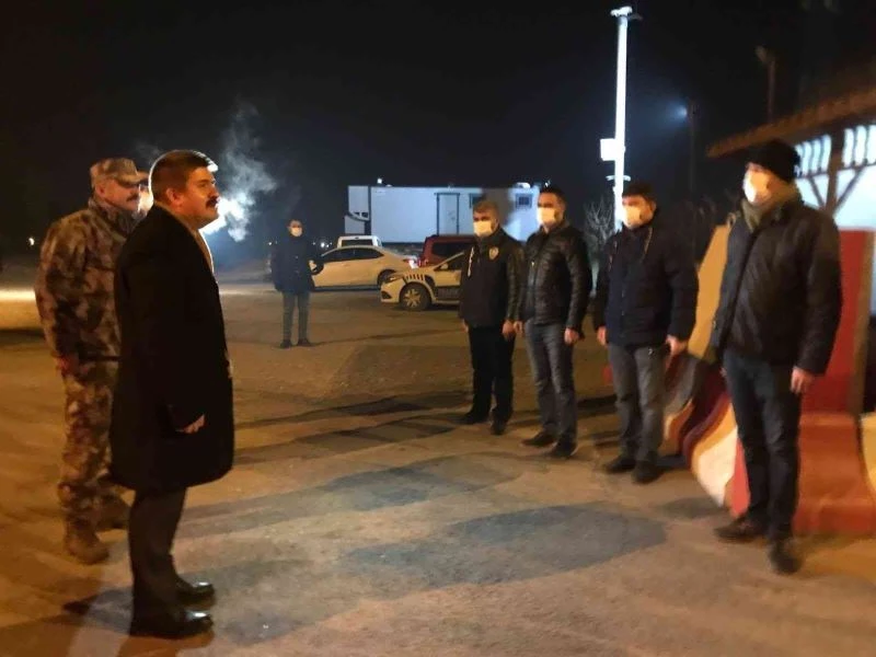 Vali Sarıibrahim, yeni yılda görevde olan personel ve KYK öğrencileri ile bir araya geldi
