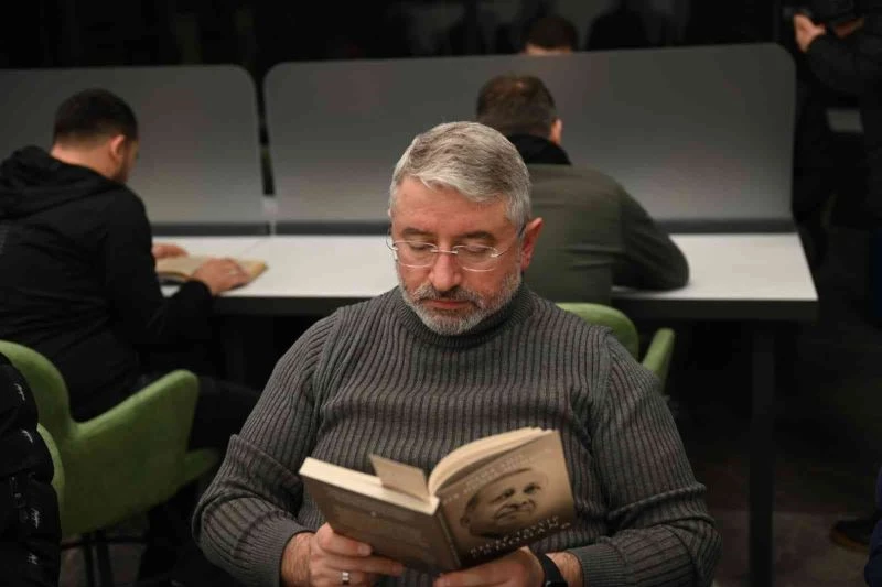 Yeni yıla kitap okuyarak “merhaba” dediler
