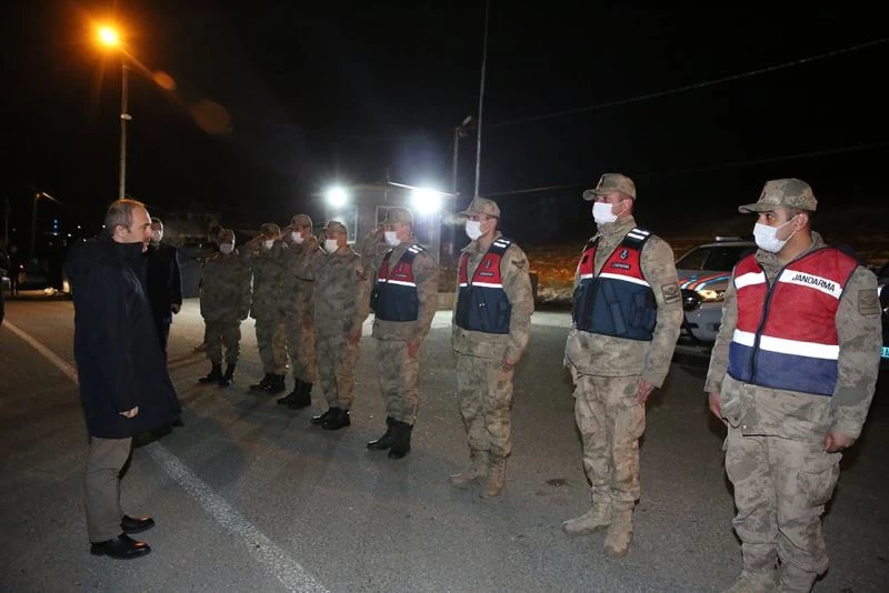 Vali Epcim, yeni yıl akşamı görev başındaki personelleri ziyaret etti
