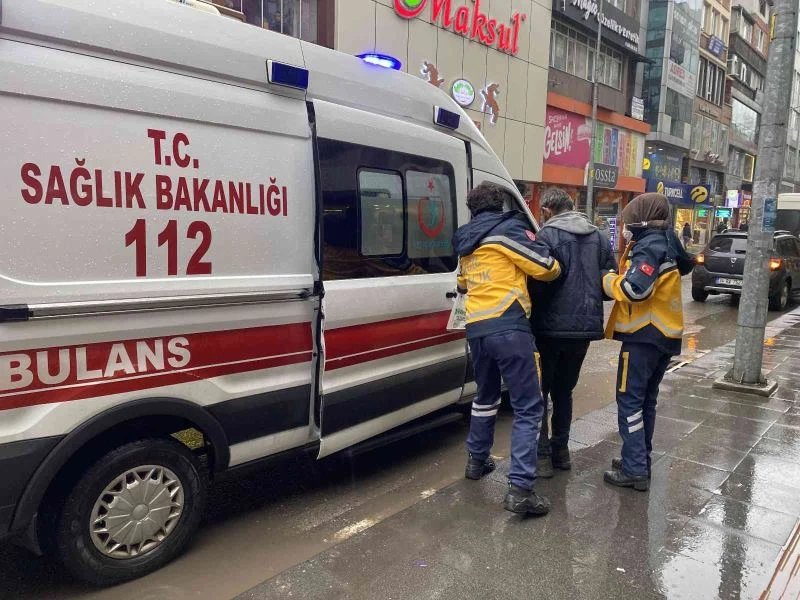 Alkollü kişi merdivenlerden düşerek yaralandı

