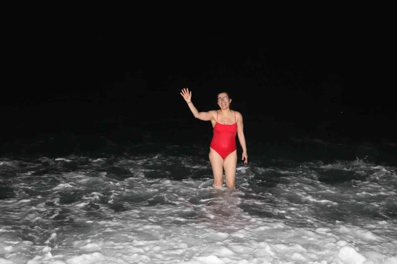 Yıllardır hayali olan yeni yıl kutlamasını, 2022’nin ilk dakikasında gerçekleştirdi
