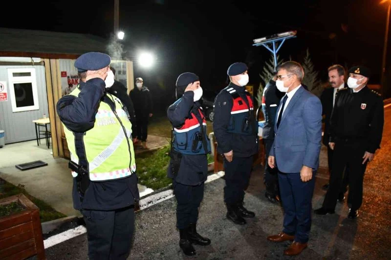 Vali Gürel sağlık çalışanlarının ve güvenlik güçlerinin yeni yılını kutladı
