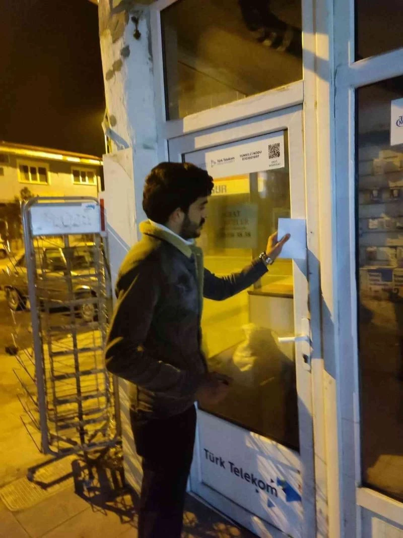 Ülkü Ocakları, esnafa siftah parası dağıttı
