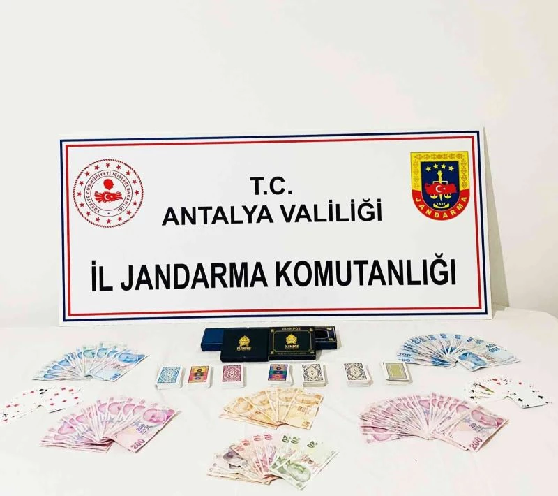 Kumar oynayan 8 kişiye 9 bin 352 TL para cezası
