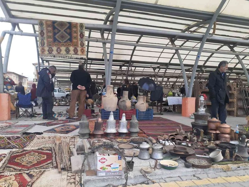 Antika meraklıları bir araya geldi
