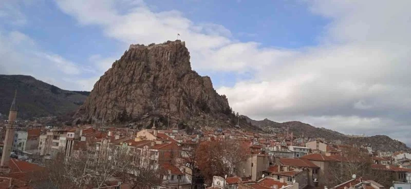 Afyonkarahisar yeni haftaya soğuk havayla başladı
