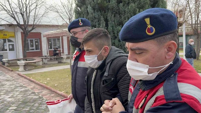 Katil zanlısı mahkemeye getirilirken gözyaşlarına hakim olamadı
