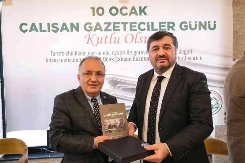 Başkan Şenlikoğlu, basın mensuplarıyla bir araya geldi
