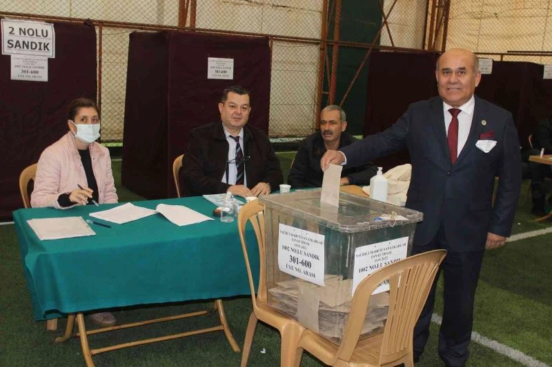 Salihli’de esnaf 8. kez Yüksel Hisar’ı seçti
