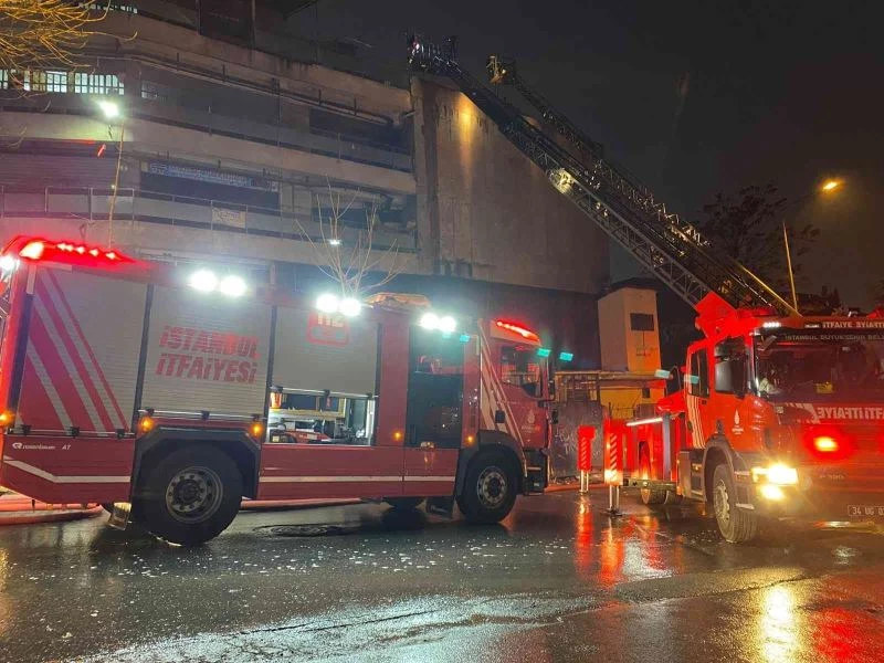 Zeytinburnu’nda çorap atölyesinde korkutan yangın
