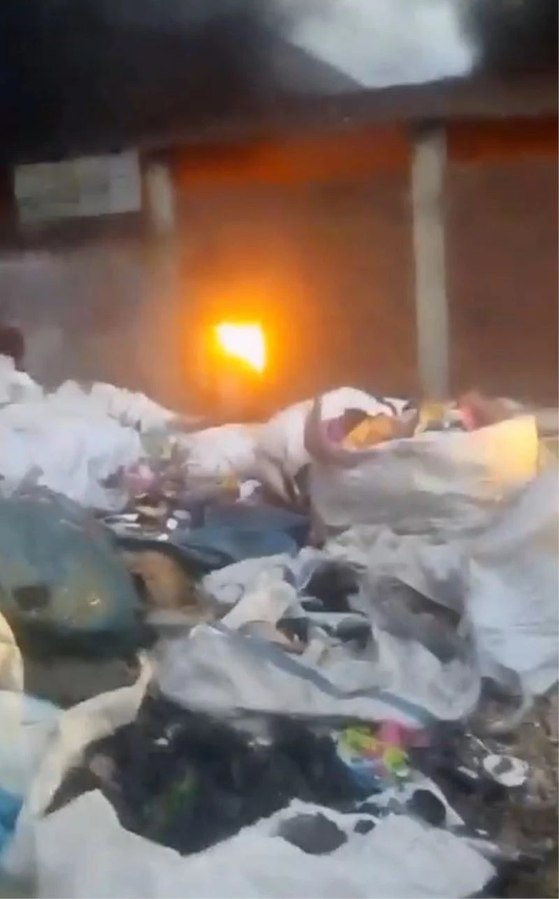 Metruk binada çıkan yangın geri dönüşüm malzemelerine sıçramadan söndürüldü

