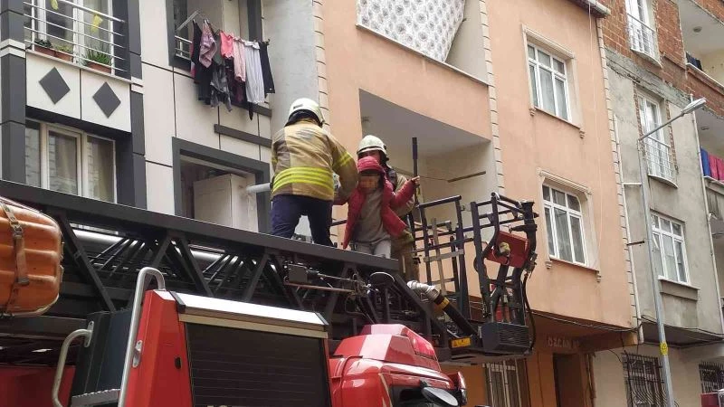 Küçükçekmece’de çocukların çakmakla oyunu faciaya yol açıyordu
