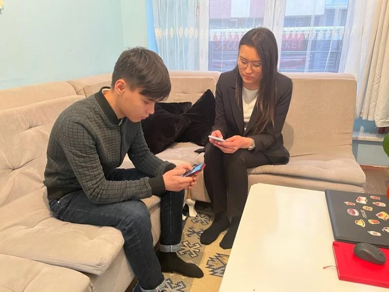 Ülkelerindeki olayları endişeyle takip ediyorlar
