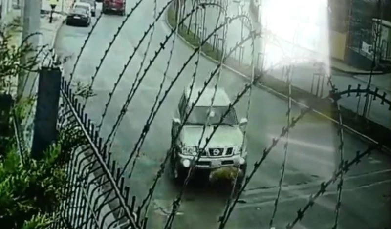 Başakşehir’de dehşet anları kamerada: Lüks cipiyle köpeği ezip kaçtı
