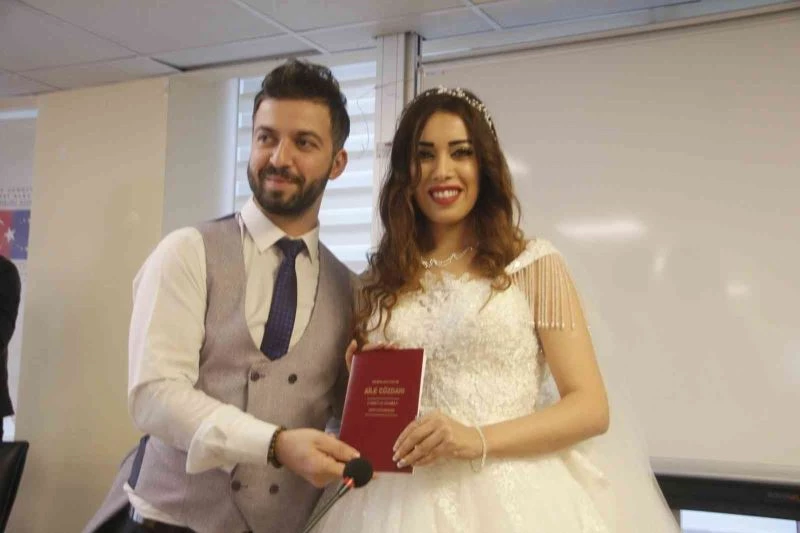 Maden işçisi, Tunuslu Marva Hamouda’yla dünya evine girdi
