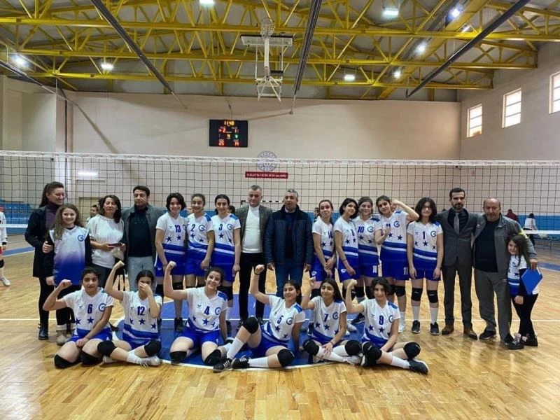 Genç voleybolcular, Türkiye yarı finaline çıktı
