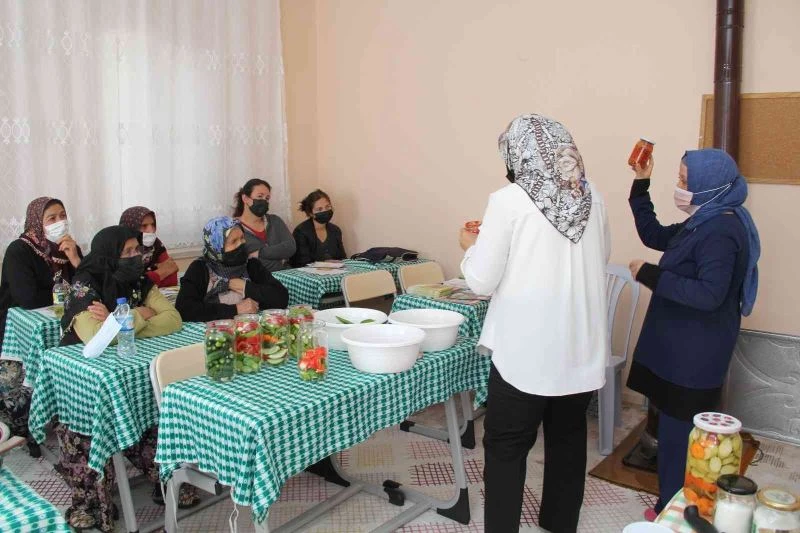 Isparta’da 723 kadın çiftçiye eğitim veriliyor
