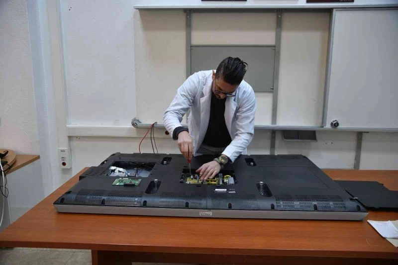 Etkileşimli tahta destek noktaları meslek liselerinde hizmet veriyor
