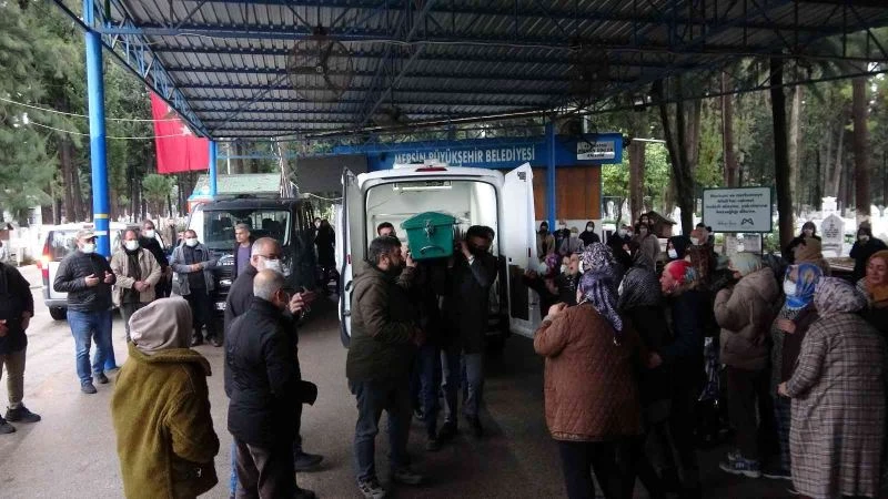 Eski nişanlısı tarafından öldürülen genç kadın son yolculuğuna uğurlandı
