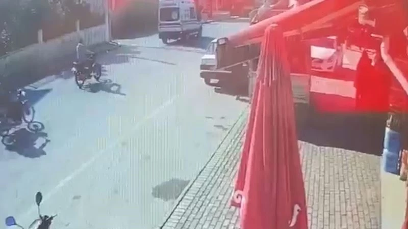 Eşini doğuma götüren ambulansı takip ederken kaza yapan babadan acı haber geldi
