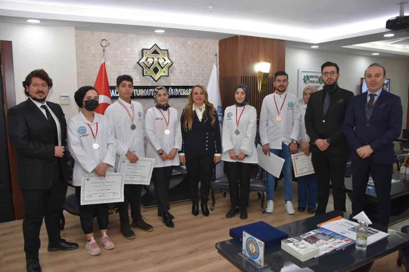 MTÜ’lü genç şefler,  İstanbul’dan 6 madalya ile döndü
