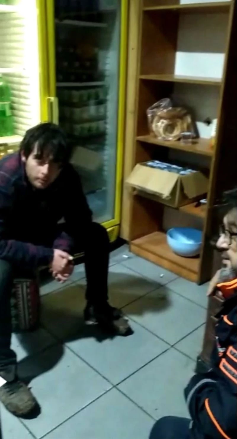 Türbe ziyaretine geldikleri köyde kayboldu
