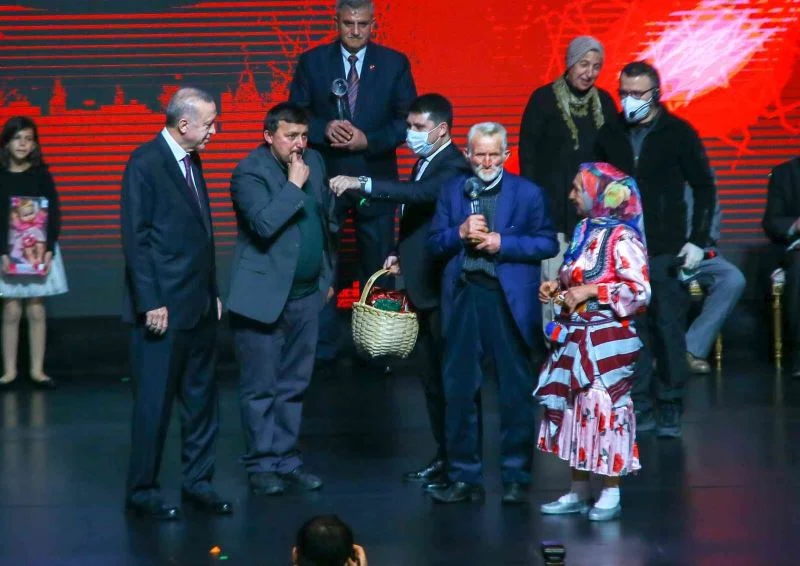 Cumhurbaşkanı Erdoğan: “Kendimiz olarak kalmak ve kendimiz olarak daha üste çıkmak mecburiyetindeyiz”
