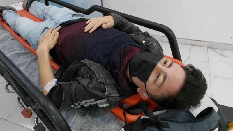 Köpeklerin kovaladığı üniversite öğrencisi duvardan atladı, hastanelik oldu
