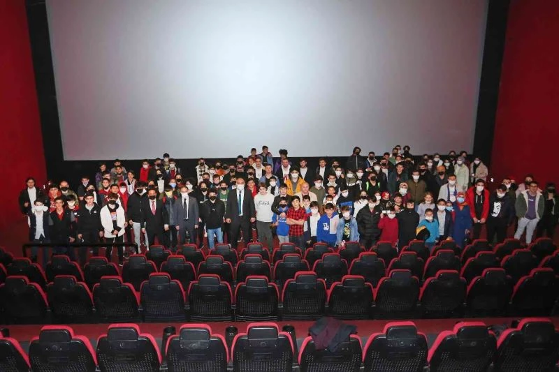Öğrencilerle “Eren” filmini izleyen Sandıkçı’dan “birlik” mesajı
