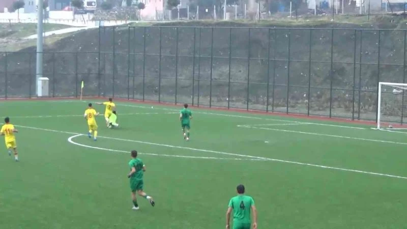 Kırılan kaburgası akciğerine batan kaleci sezonu kapattı
