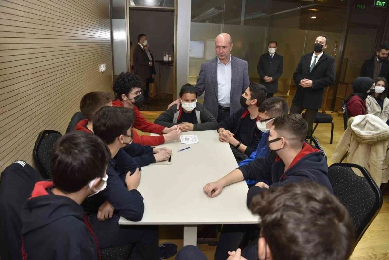 Başkan Pekyatırmacı: “Sanat Akademisi’yle öğrencilerimize yeni ufuklar kazandırıyoruz”
