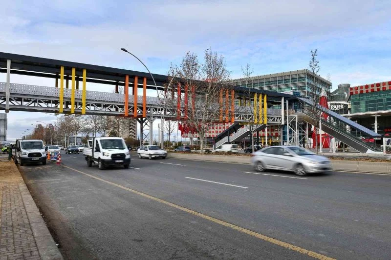 Başkent’e merdivenli ve asansörlü yeni yaya üst geçitleri
