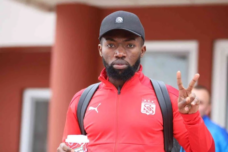 Sivasspor’da Azubuike ile yollar ayrıldı
