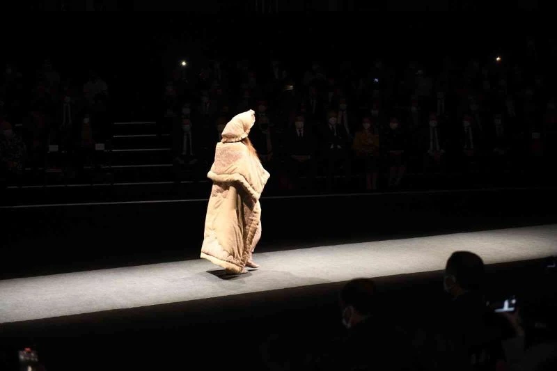 Kutnu kumaşı tanıtım defilesinde tam not aldı
