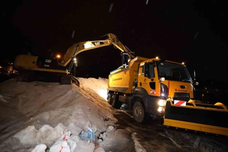 Başiskele’de kar timlerinin çalışmaları sürüyor
