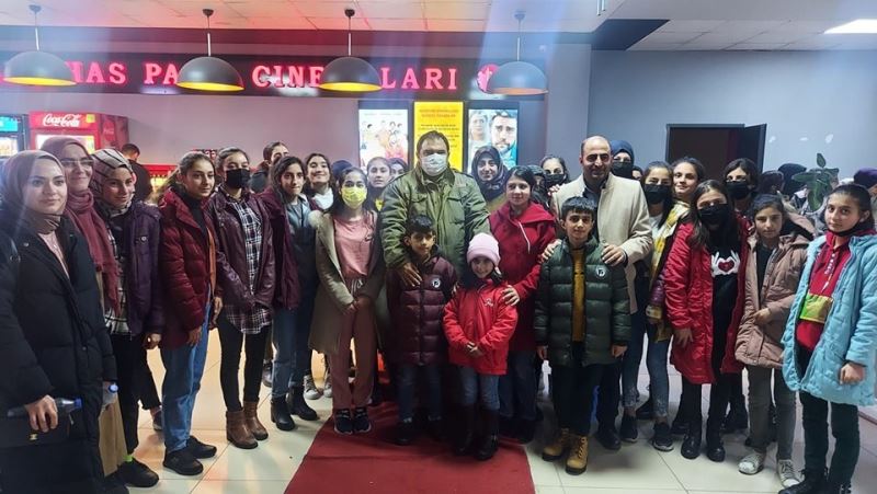 Kaymakam Balcı öğrencilerle sinemada buluştu
