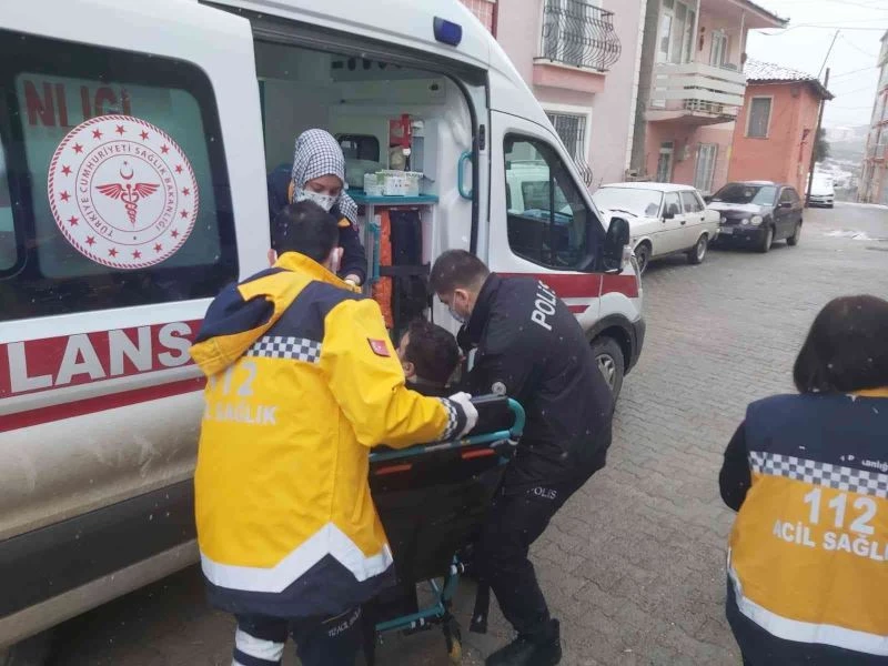 Tartıştığı arkadaşını ayağından silahla vurdu
