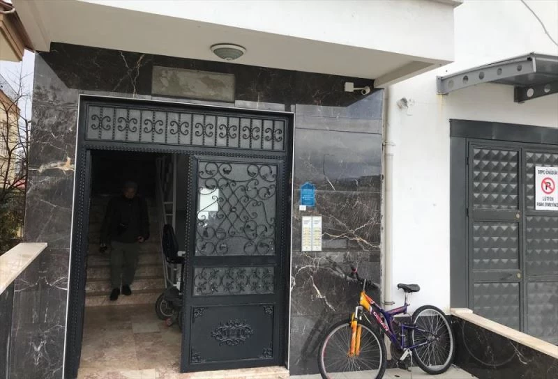 Ev sahibine sinirlenerek apartmana zarar veren şüpheli serbest bırakıldı